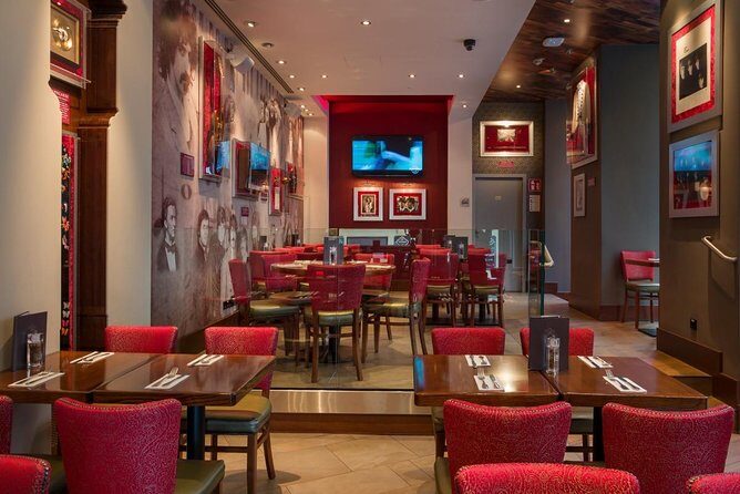 Hard Rock Cafe Vienna with Set Menu for Lunch or Dinner - The Main Course Choices: Comfort Food That Covers Meat and Vegetarian