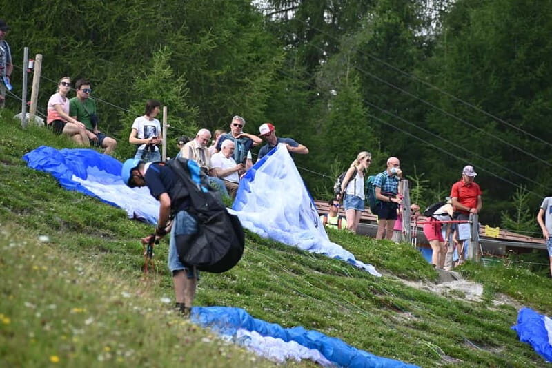 Innsbruck: Paragliding Adventure - Meeting time, pilot care, and how the prep usually works
