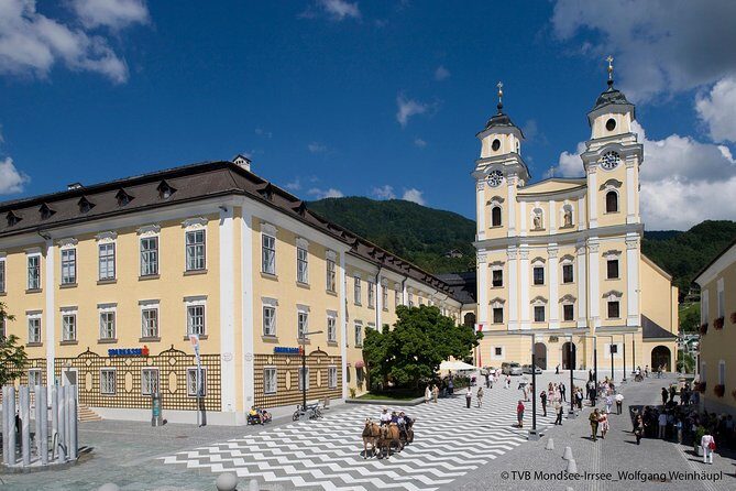 Original Sound of Music Tour Salzburg With Schnitzel and Noodle - Leopoldskron Palace and Lake: the boating scene you can pin down