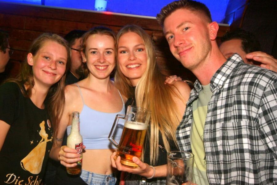 Salzburg: Pubcrawl Tour through best Bars and Clubs in Town - Entering the Night: Meeting on Linzer G. 68