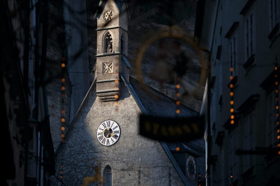 Salzburg & "The Sound of Music" Full Day Driver-Guided Tour - City-to-river timing: the movie moment and a quick cultural detour