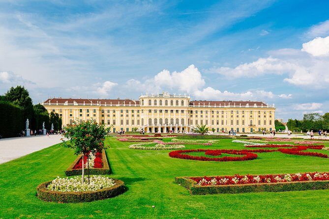 Skip-the-Line Schonbrunn Palace Guided Tour and Vienna Historical City Tour - The real timing issue: 45 minutes in interiors plus a short free window