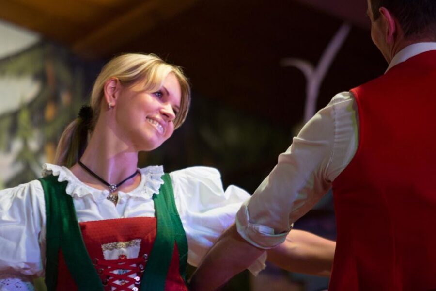 Tyrolean Evenings Family Gundolf in Innsbruck - Your Evening Plan: Dinner or Just Show