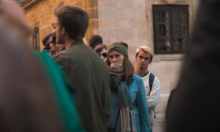 Vienna: 2-Hour Historical Crimes Guided Walking Tour - Meeting at Helmut Zilk Square and finding your yellow umbrella