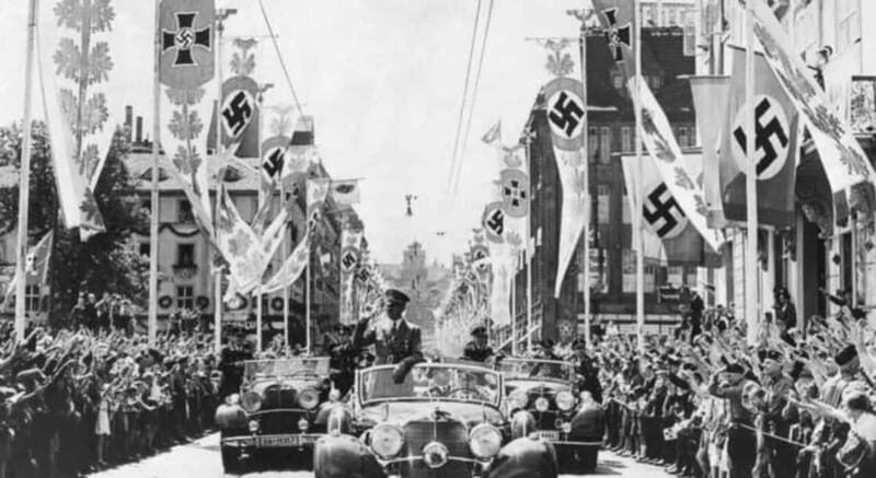 Vienna: Historical Walking Tour - Hitler and the 1900's - The Yellow Prime Tours umbrella and your easiest start