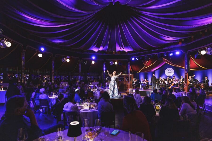 Vienna: Johann Strauss Dinner Show at the Prater - The 3-act Johann Strauss Dinner Show: what happens during your 3 hours