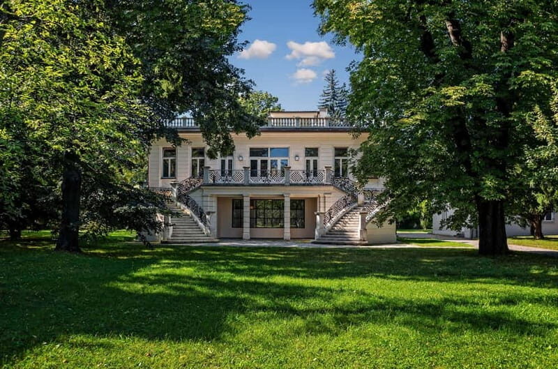 Vienna: Klimt Villa (Gustav Klimt Atelier & Museum) Ticket - Entering the villa and finding your rhythm with the smartphone guide