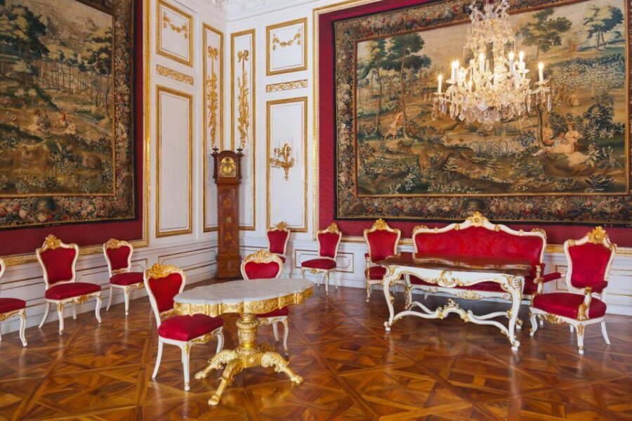 Vienna: Skip-the-Line Schonbrunn Palace Private Tour - Choosing your route: 24 rooms vs 40 chambers