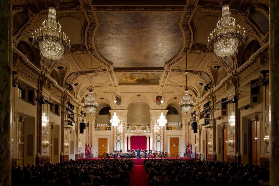 Vienna: Strauss and Mozart Concert at Hofburg Palace - The 90-minute show flow: from overture to waltzes