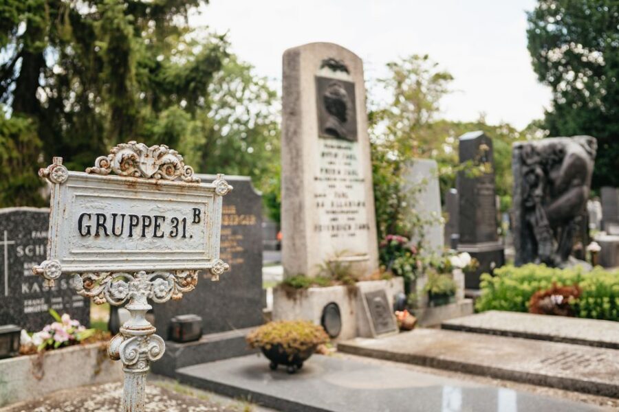 Vienna: Vienna Central Cemetery Guided Walking Tour - Meeting Your Guide and Getting Oriented in 2 Hours